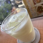 カフェ・キャラバン - アイスミルク