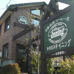 イニング - レンガを基調とした店舗です