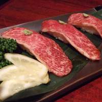 牛兵衛 草庵 池袋西口店 - 牛にぎり９８０円