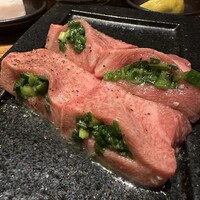 中目黒焼肉 登牛門 - 