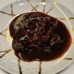 紀尾井町 とんかつ・洋食ひとみ - ハンバーグ　切り分けて頂きました！