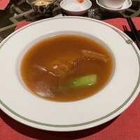 中国飯店 富麗華 - フカヒレの姿煮