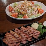 たこの助 - 鶏のタタキカルパッチョサラダ(イタリアンドレッシング)550円、厚切りベーコン 500円