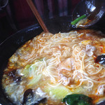中国四川料理 天府仙臺 - 酸辣湯麺は細麺です。