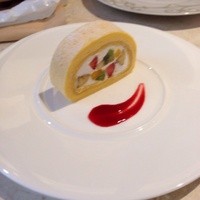 アニヴェルセル カフェ - フルーツロールケーキ