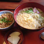 Marumatsu - 2014年3月13日のランチ。鶏そぼろご飯と花そばセット。