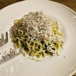 249522299 - しらすたっぷり青海苔のペペロンチーノ