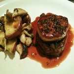 ルパージュ - フォアグラと牛フィレ肉のステーキ　ロッシーニ風