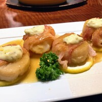 赤坂 津つ井 総本店 - 帆立のベーコン巻き