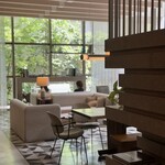 アップステアーズ - 店内