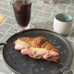 アップステアーズ - クロワッサンサンド