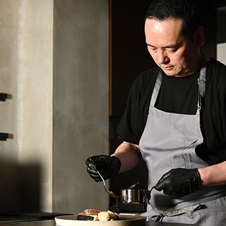 本場フランスのミシュラン二つ星店で腕を磨いたシェフ森