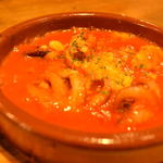 イタリアン酒場 MESSA - ぐつぐつお料理もいろいろ！イイダコのトマト煮込み！