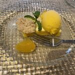 ビストロ　ボン・モマン - ホワイトショコラのレアチーズケーキ、マンドーのシャーベット。