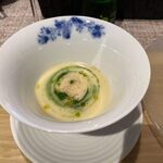 ビストロ　ボン・モマン - ポタージュ、春菊と小松菜のジュレ。