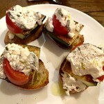 クスクス ルージール - ズッキーニとトマト、シェーブルーチーズのタルティーヌ
