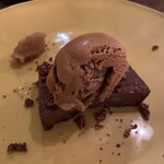 クスクス ルージール - オレンジ風味のムースドショコラとキャラメルアイス