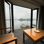 乃の風リゾート - お部屋からの洞爺湖。天気が残念！