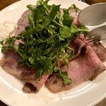 クスクス ルージール - ローストビーフ、たっぷりなクレソンと