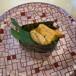 スーパー回転寿司ミラクルあおば - うに２貫盛りです（一つ食べた）