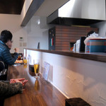 シージェイスタンダード - カウンターのみの店内