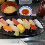 Mawashizushi Wakataka - 特選ランチ、十分な量です。