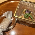 銀座 しのはら - 白芋茎 こごみ 車海老 鱧 キャビアの加減酢煮凝り掛け