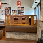 中華美食屋 - 店内（座席より右まわり）➡