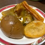 中華美食屋 - 煮卵、搾菜、揚げパン、揚げ饅頭★日替わりランチ（水曜・油淋鶏・880円税込）★