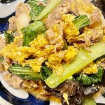 かつぎや - 木耳と卵の炒めには青梗菜と豚肉もたっぷり