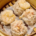 かつぎや - 今日の肉焼売には海老と蟹身が乗せられたスペシャルヴァージョンでした