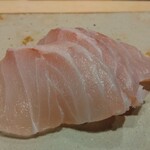 すしやのたい悟 - 同じく伊豆の神津島の「尾長鯛」