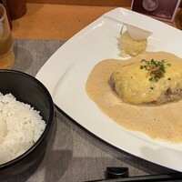 旬菜ステーキ処 らいむらいと - らいむらいと風チーズハンバーグ ランチセット(200g、ご飯少なめ)1680円