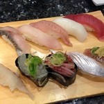 沼津魚がし鮨 - 近海握り盛り合わせ　２０００円