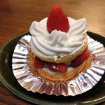 近江屋洋菓子店 - 苺サンドショート