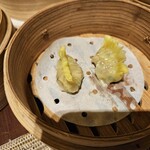 翠亨園 - 干し貝柱入り蒸しぎょうざ
      