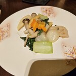 翠亨園 - 新鮮野菜の淡路島産藻塩炒め
      