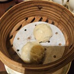 翠亨園 - 九条葱入り蒸しまんじゅう
      