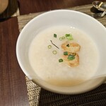 翠亨園 - 干し貝柱入り中国粥
      