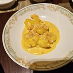 翠亨園 - エビのマンゴーマヨネーズソース和え
      