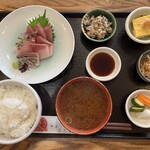 旬彩 よし家 - お刺身御膳¥1200
            ※ドリンクバー付き
            ※ご飯・赤出汁おかわり無料