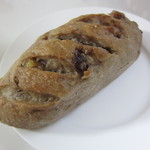 パン工房 MUGIYA - レーズンとくるみの天然酵母パン（３８９円）
