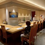 すし 福寿 - 照明も素晴らしいカウンター席！！