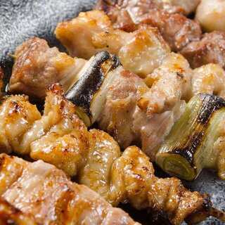 【備長炭焼き鳥】信州・安曇野から毎朝届く新鮮な「朝一鶏」使用