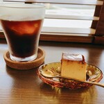 ナチュラルボーンスタイル - 【アイスコーヒー R ￥550】飲みやすくて私好みのコーヒーでした！美味しい✨️【イタリアンプリン 脇役サイズ ￥200】ほろ苦さと甘みがちょうどいい♡美味しすぎる✨️