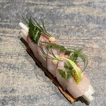 レヴォ - 巻かれた白いのがウド