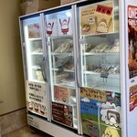 ワタナベ食品 直売店 - 店内
      2024/06/05
      親子丼 401円
      まかない焼鳥丼 401円
      ササミ串かつ 140円
      たまコロ 86円
      合計 1,028円