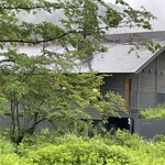 レヴォ - 部屋からのレストラン棟