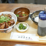 上野屋 - 豚丼 上(肩ロース) + 肉増し + 生卵増し☆