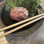肉匠 暖 - 肉のなめろう（味付け→味噌、生姜、ネギ、ごま）